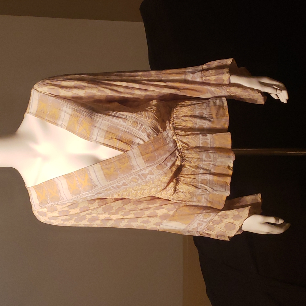 Free People; Blouse; flowing sleeves.